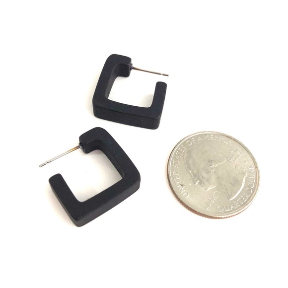 Geometric Square Hoop Black Small Earrings - Picture 5 of 8